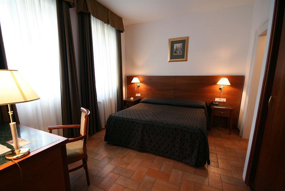 Hotel Galileo Praha Ruang foto