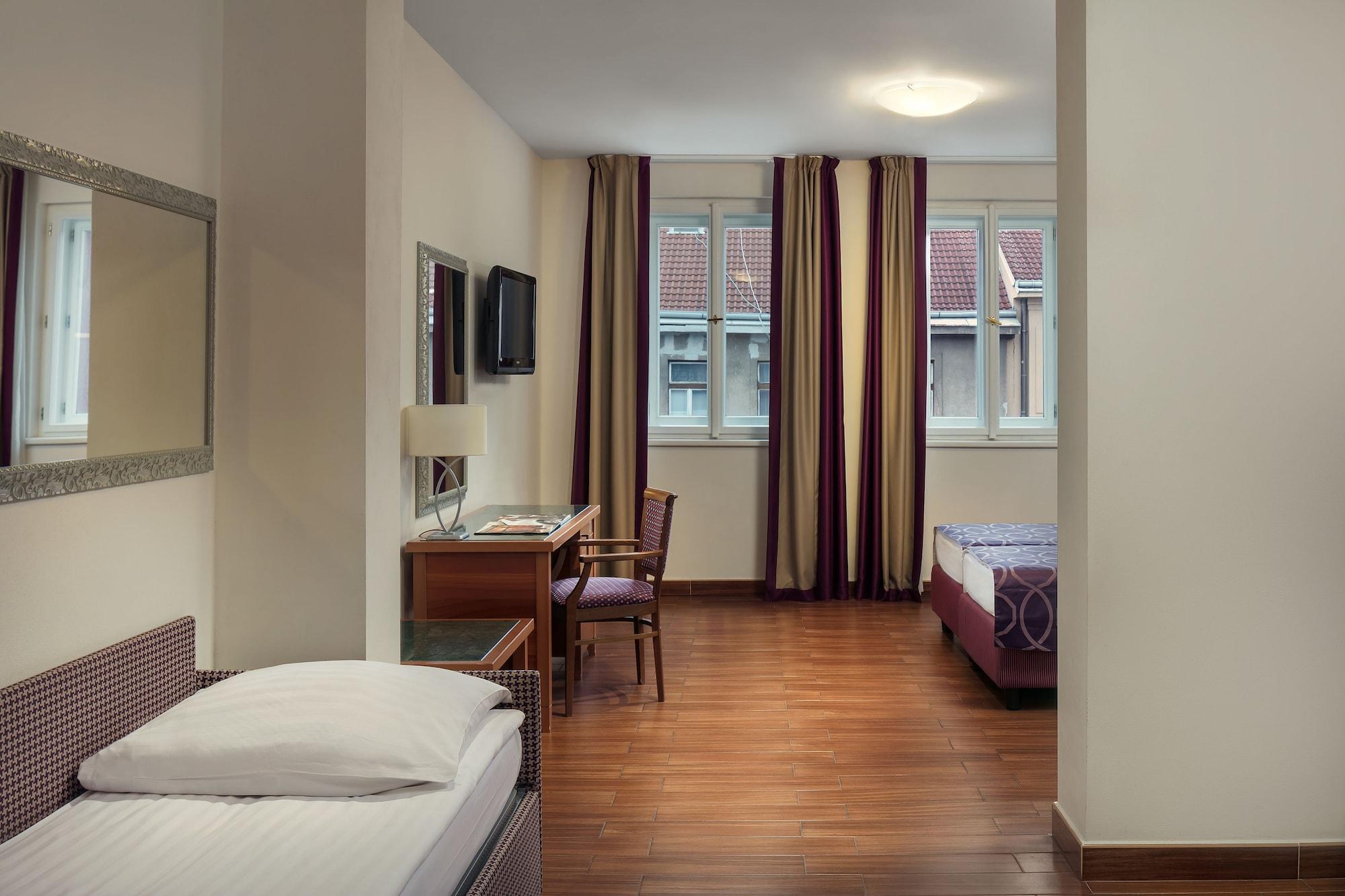 Hotel Galileo Praha Bagian luar foto