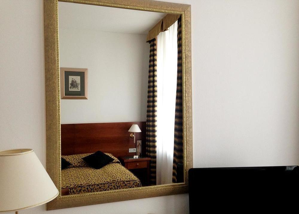 Hotel Galileo Praha Bagian luar foto