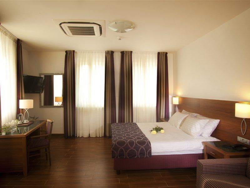 Hotel Galileo Praha Bagian luar foto